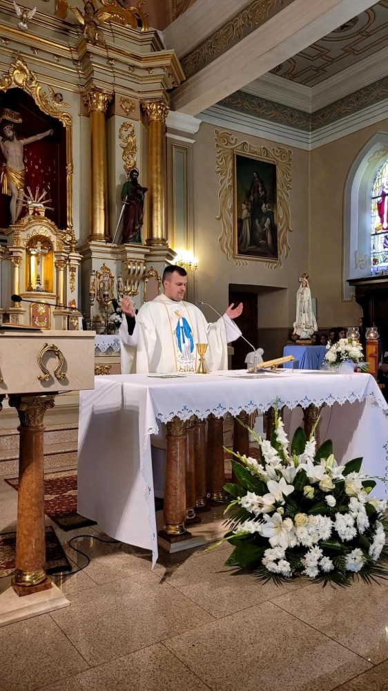 Czuwanie przed obrazem Matki Boskiej Pięknej Miłości.