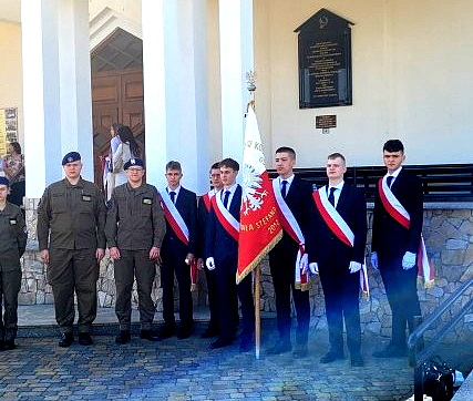 Miejskie obchody 235. rocznicy uchwalenia Konstytucji 3 Maja z udziałem reprezentacji ZST w Kolnie.