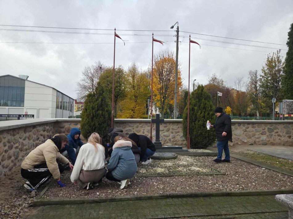 „Płomień pamięci”- projekt społeczno- edukacyjny
