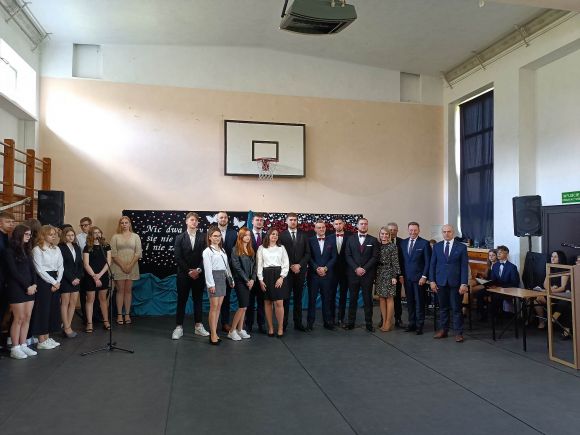 Rocznica uchwalenia Konstytucji 3- go Maja oraz pożegnanie klas maturalnych