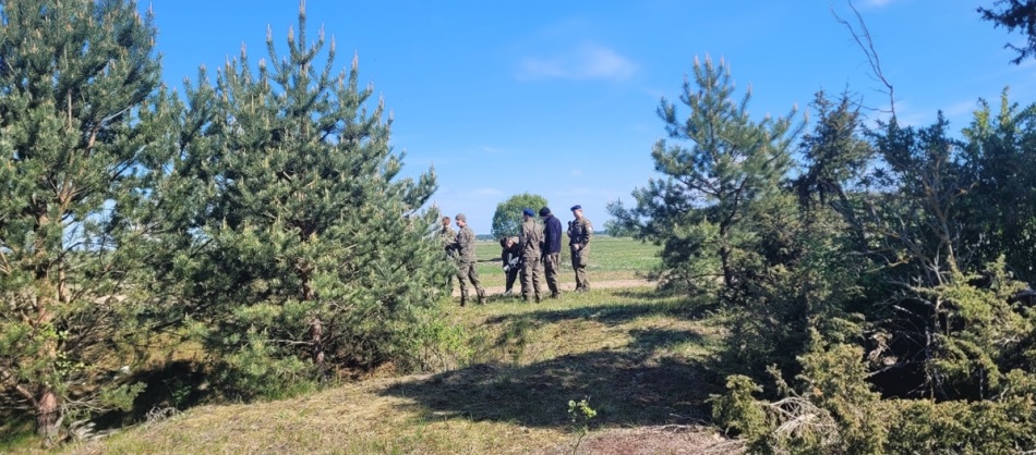 Szkolenie w terenie młodzieży z zakresu przygotowania wojskowego przez 13. Batalion lekkiej piechoty w Łomży.