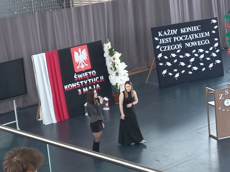 Uroczysty apel z okazji zakończenia roku klas maturalnych.